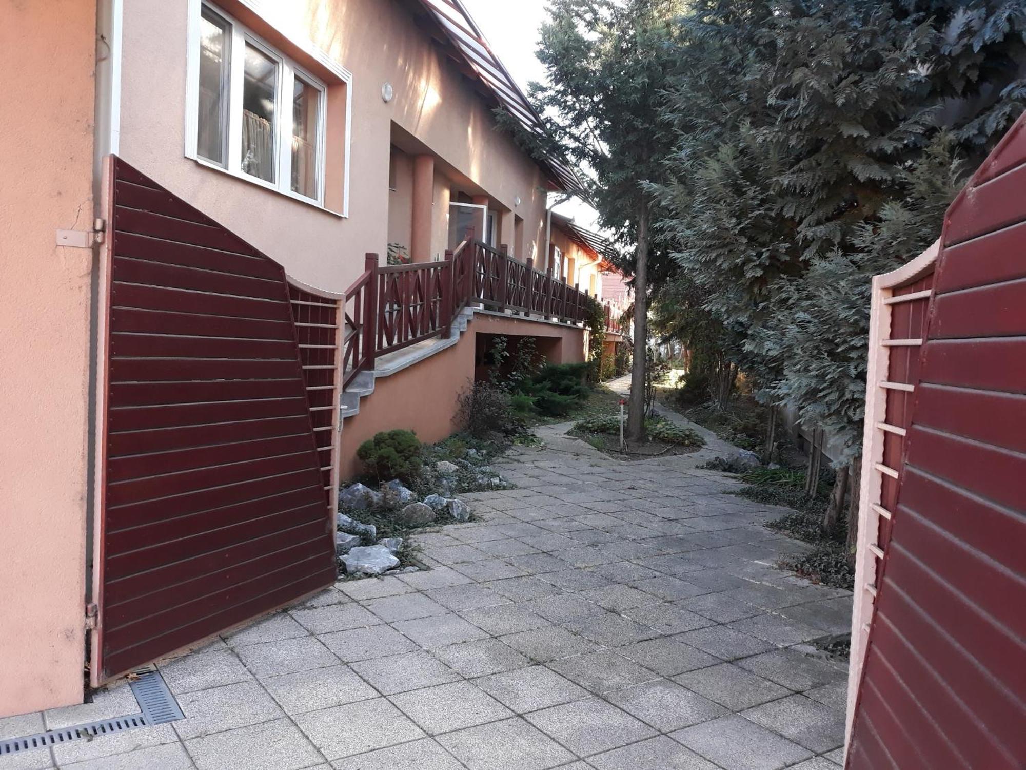 Kenezy Lux Apartman Vendeghaz Hajdúszoboszló Eksteriør billede